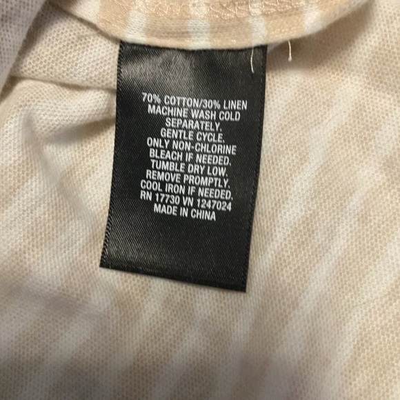 👚(bundle 4 items w/👚for $16) Cream and white striped top - Picture 5 of 8